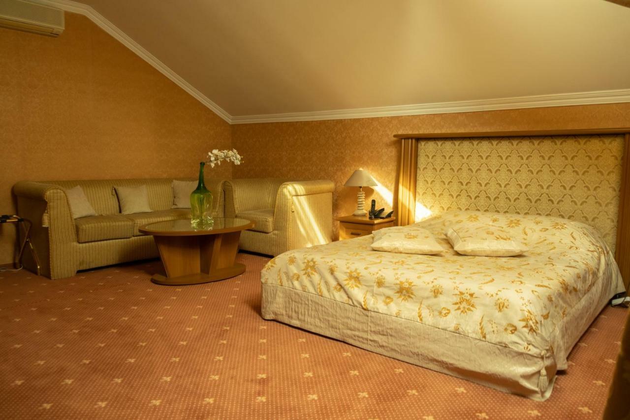 Diplomat Club Hotel Kisinyov Kültér fotó